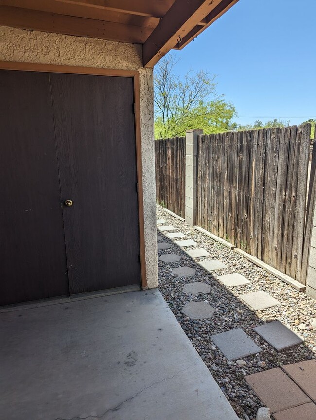 Building Photo - 1515 E Hedrick Dr