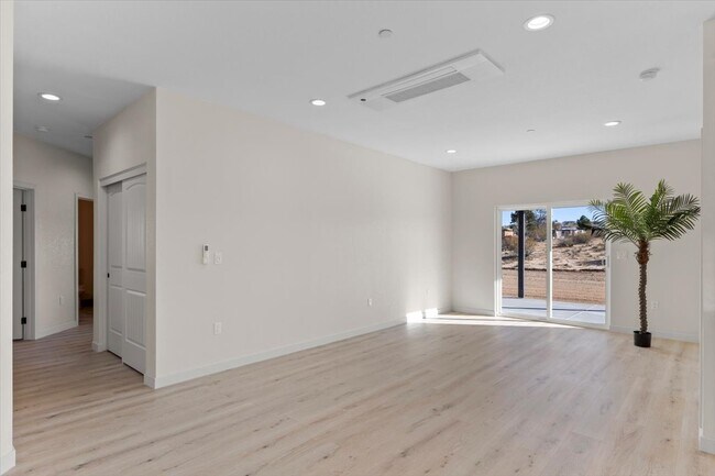 Building Photo - 10094 Joshua Blvd