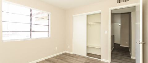 Building Photo - 4546 E Villa Theresa Dr