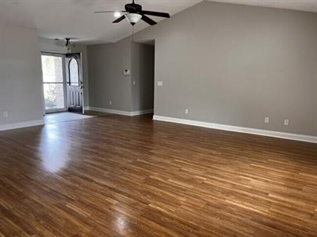 Building Photo - 4 bedroom beautiful home available August 14!!
