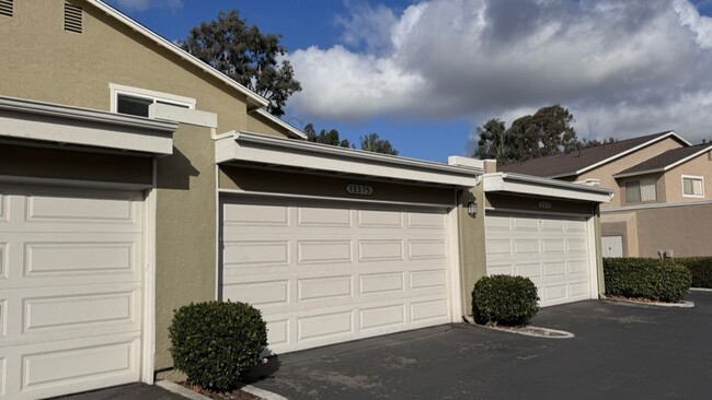 Building Photo - Fully Remodeled 3 bed/2.5 bath in Poway