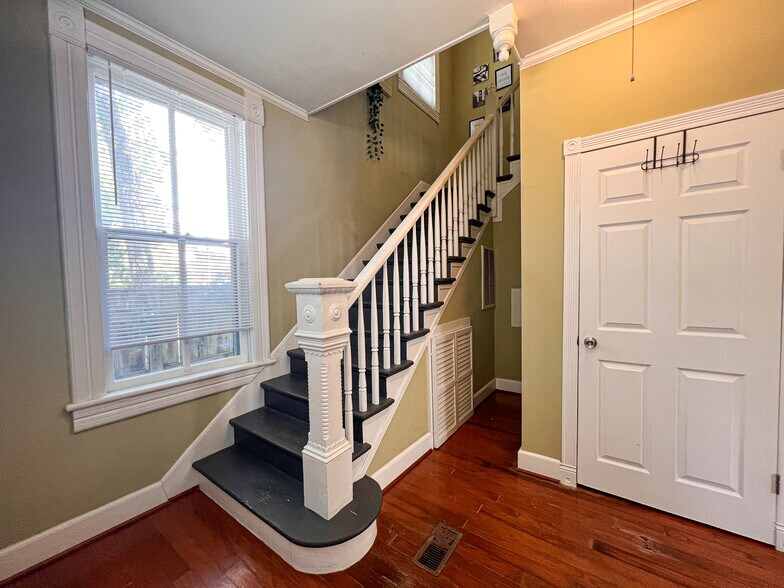 Building Photo - 200 S Elliott St