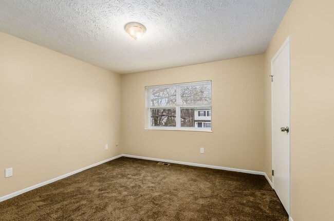 Building Photo - 2566 Sandbury Blvd