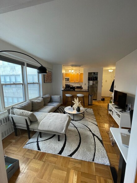 Building Photo - 155 E 38th St