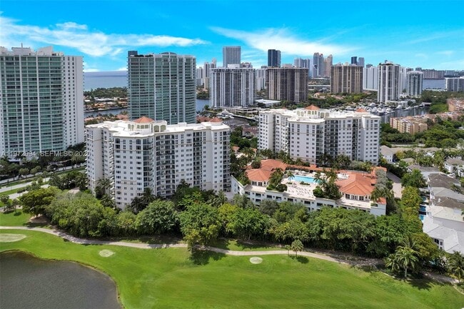 Building Photo - 20000 E Country Club Dr