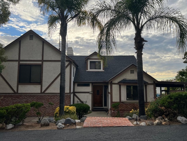 Building Photo - 214 Sheridan Ave