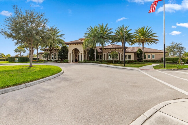 Building Photo - 758 SE Courances Dr