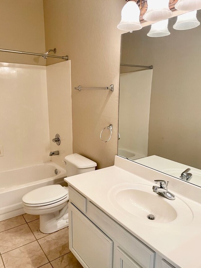 Building Photo - 3-6 Month Rental, Amazing Water Front Property With Private Pool!