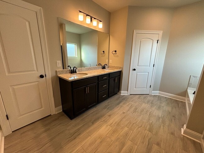 Building Photo - Like NEW, 4 BEDROOM in NORTH BOSSIER...