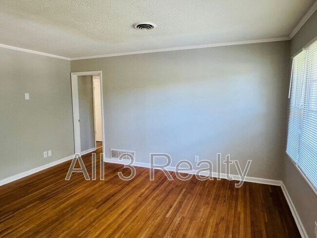 Building Photo - 664 Joryne Dr
