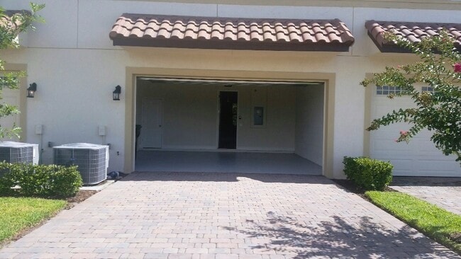 Building Photo - Townhouse in Eagle Creek Gated Community, Lake Nona