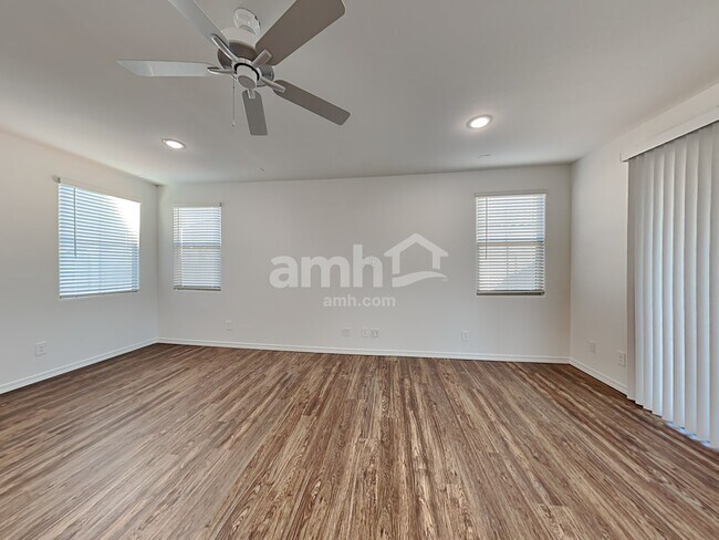 Building Photo - 779 S 150th Dr