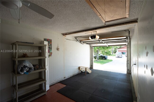 Building Photo - 618 SW Ray Ave