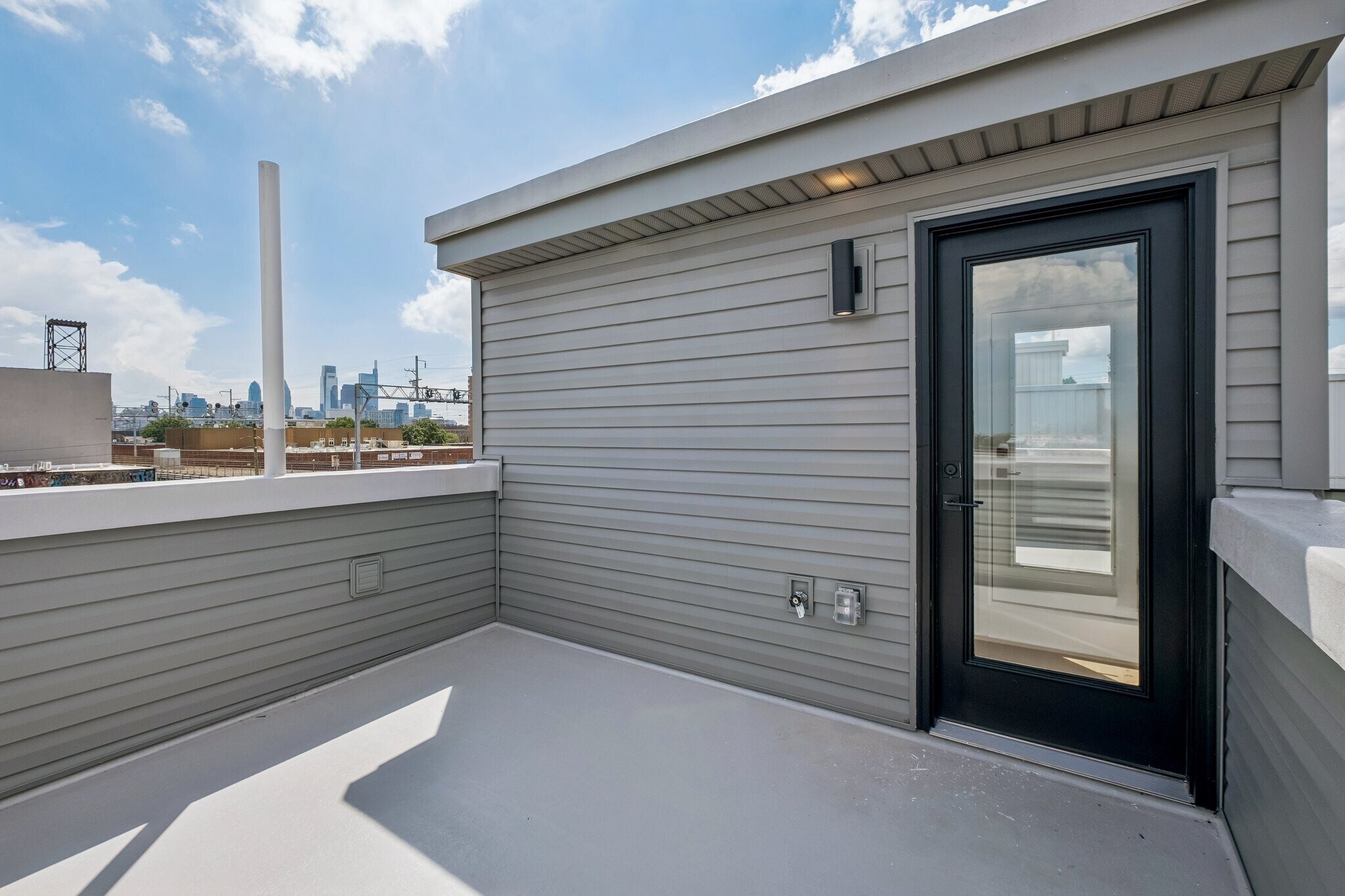 Building Photo - 1518 N Darien St