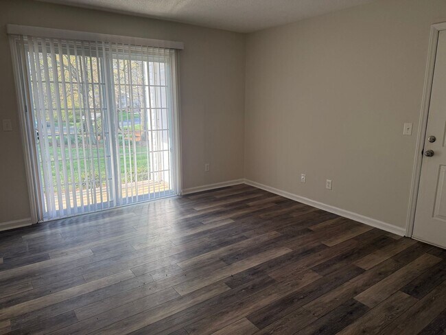 Building Photo - 2 BR in Charlestown Square