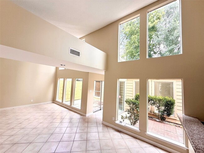 Building Photo - 11530 Bellerive Dr