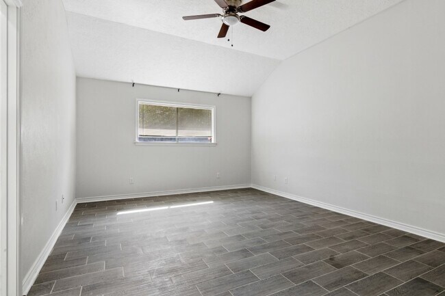 Building Photo - 6915 La Mirada Dr
