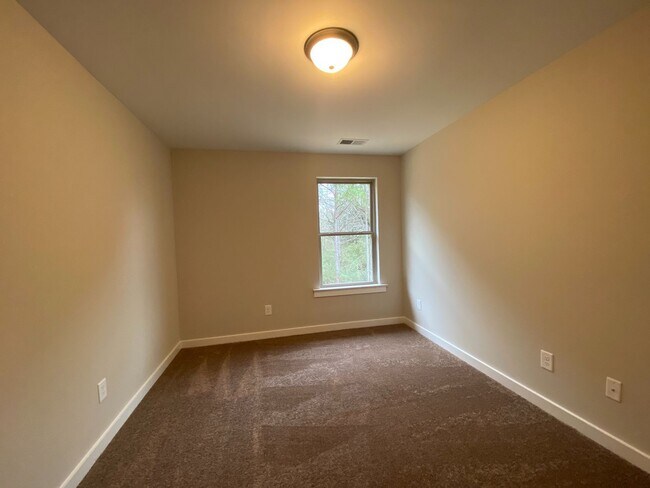 Building Photo - 4 Bedroom Home for Rent in Pinson, AL! Available NOW!