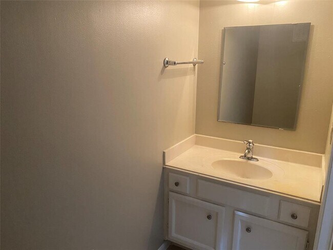 Building Photo - 7447 Cambridge St