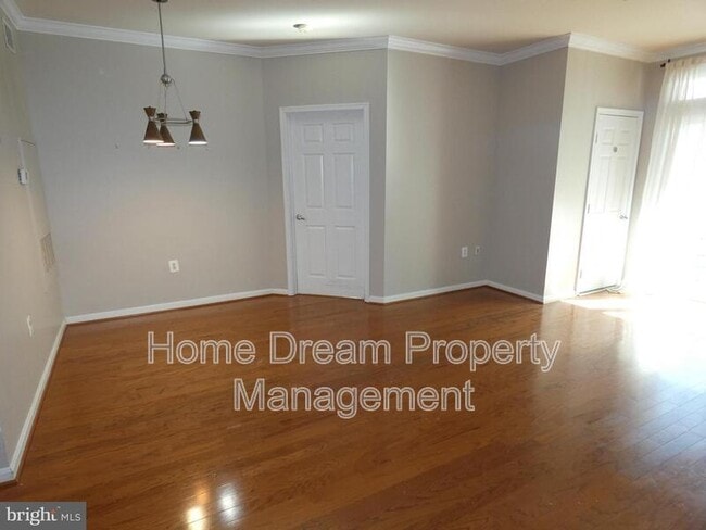 Building Photo - 2465 Army Navy Dr