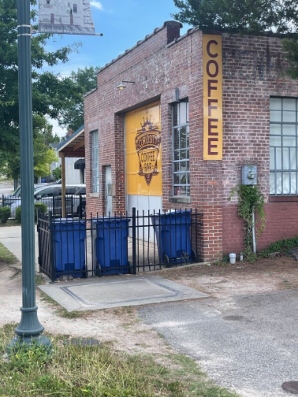 Building Photo - 3407 River Dr