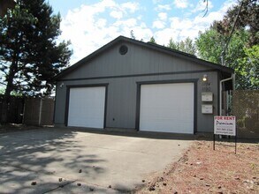 Building Photo - Three Bedroom Duplex in North Salem