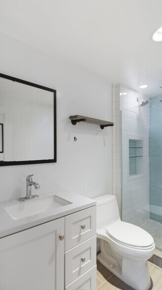 Full Bathroom new vanity and freshly painted - 1450 Harvard St NW