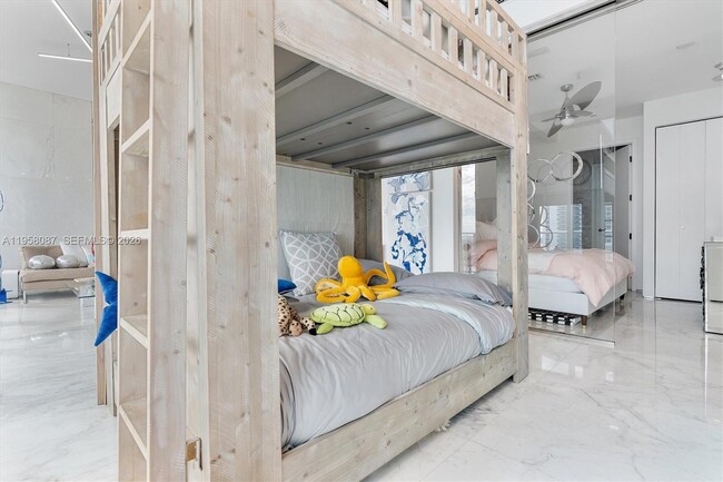 Building Photo - 17475 Collins Ave