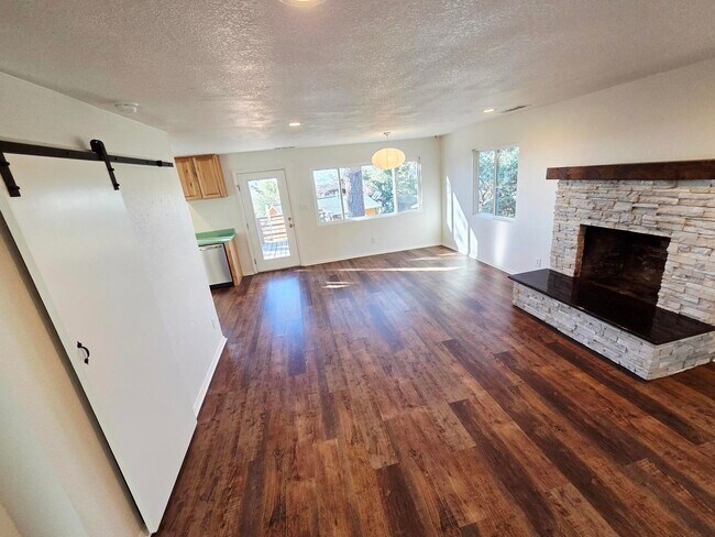 Building Photo - 53200 Pina Vista Dr