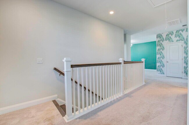 Building Photo - 612 Heartwood Ln