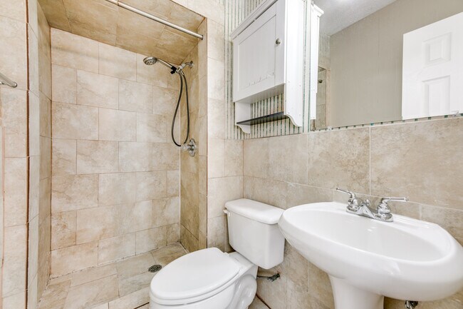 Building Photo - 209 Wake Dr