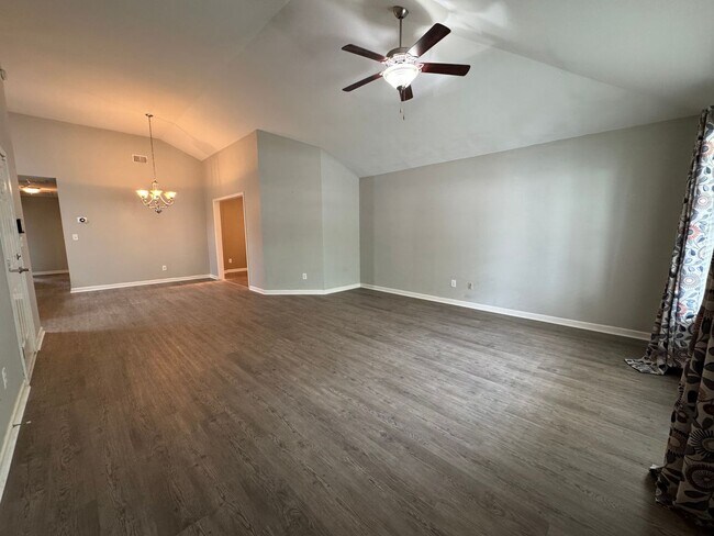 Building Photo - Cozy 2/2 House in Cartersville- $1,695