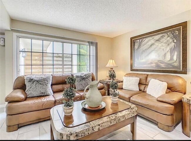 Building Photo - 1006 Longfellow Ct