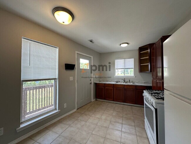 Building Photo - 12910 S Cline Ave