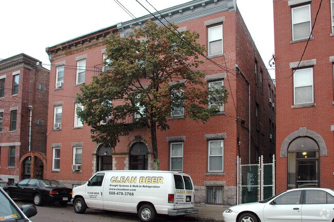 Building Photo - 72 Frankfort St