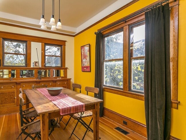 Building Photo - Beautiful NE Home Ready for Rent