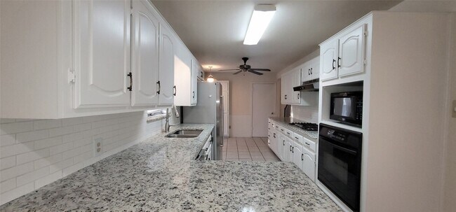 Building Photo - 5624 Woodway Dr