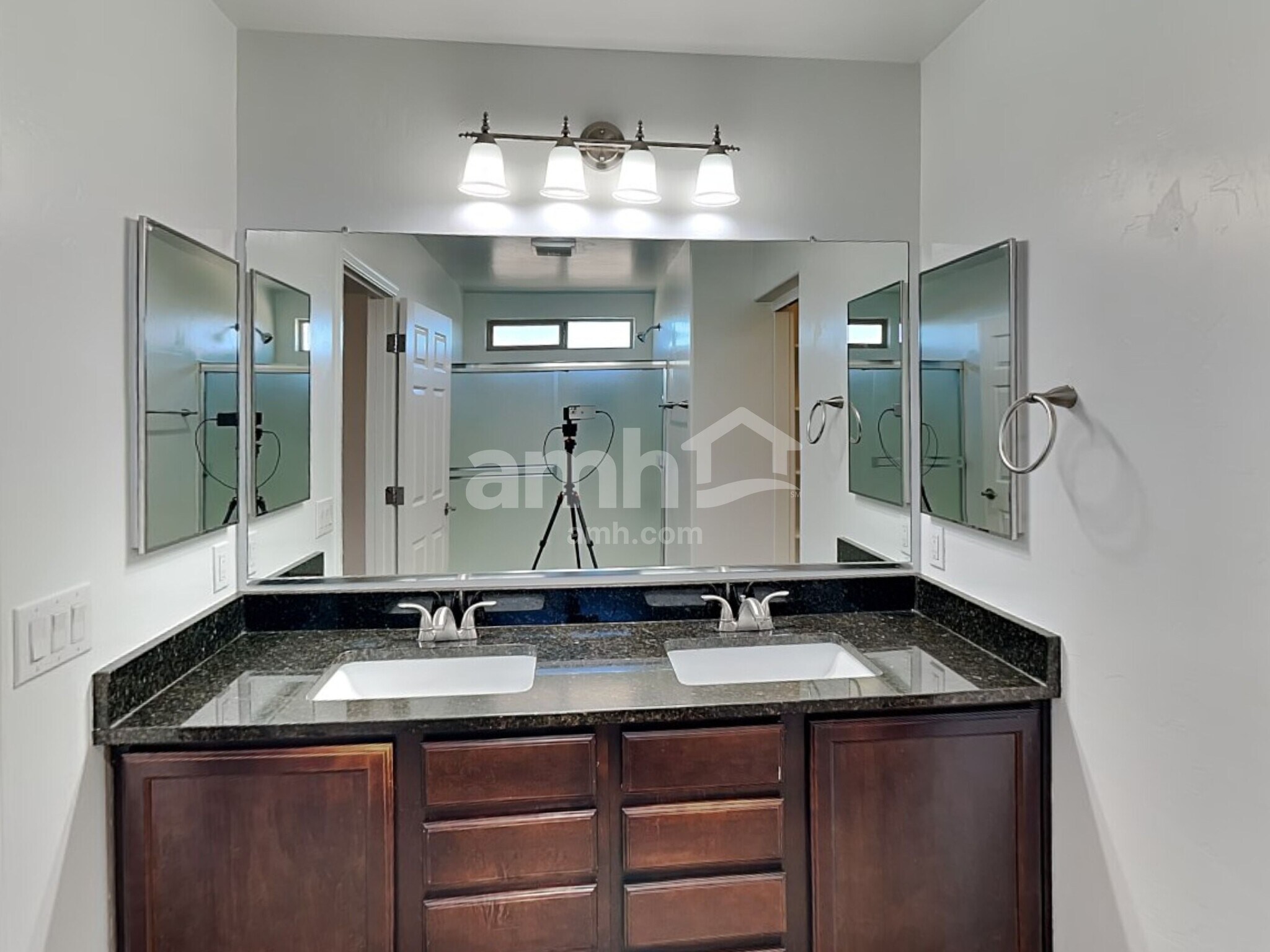 Building Photo - 1281 W Molinetto Dr