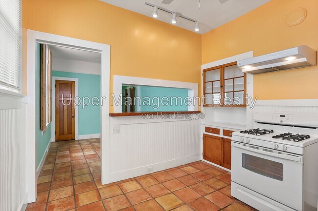 Building Photo - 806 Constantinople St