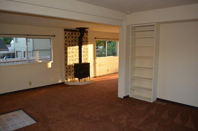 Building Photo - Sweet in-town mobile, very cute 1 bedroom