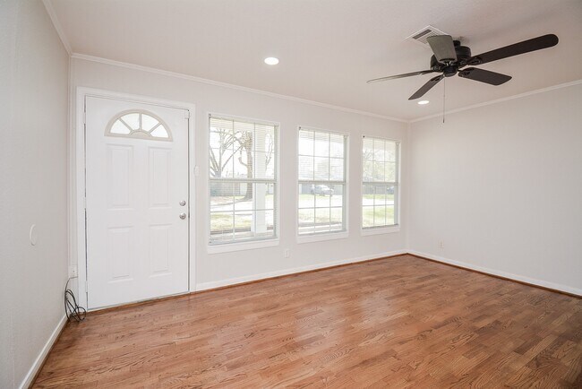 Building Photo - 5006 Libbey Dr