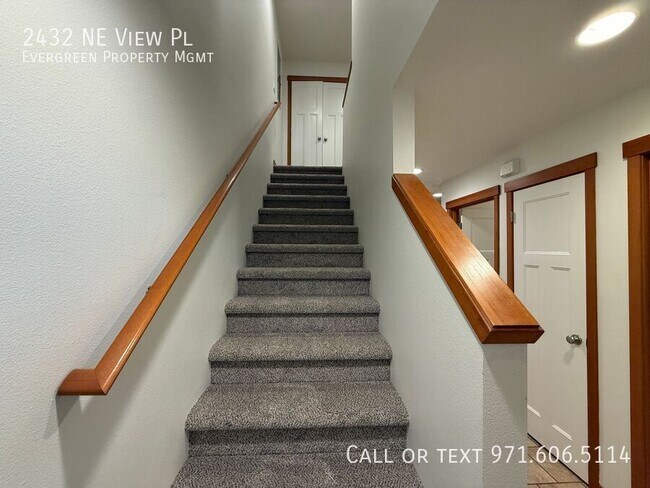 Building Photo - 2432 NE View Pl