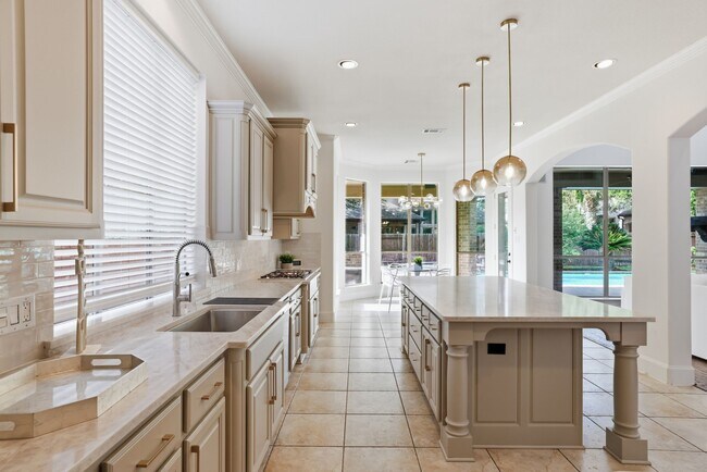 Building Photo - 25707 Pierrmont Ct