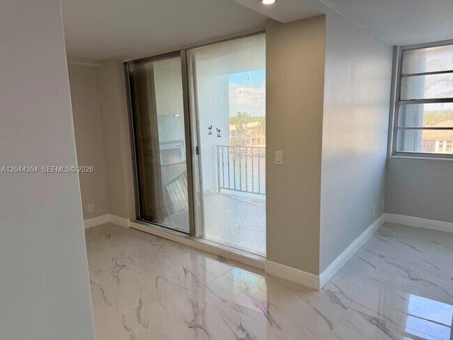 Building Photo - 1400 S Ocean Dr