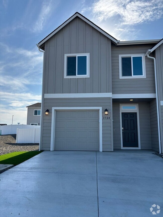 Building Photo - Brand New Corner Townhome!