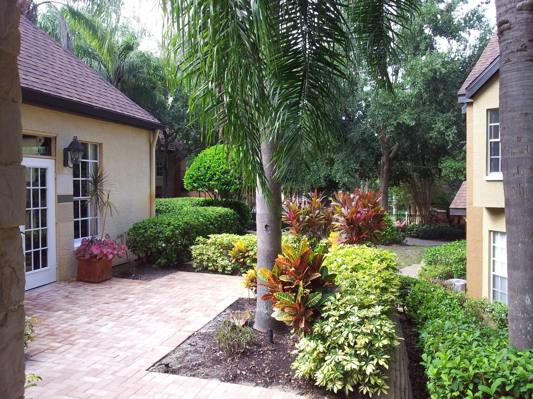 Common Area - 6300 Raleigh St