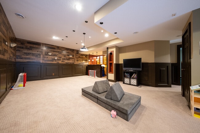 Building Photo - 7122 Harrison Hill Trail