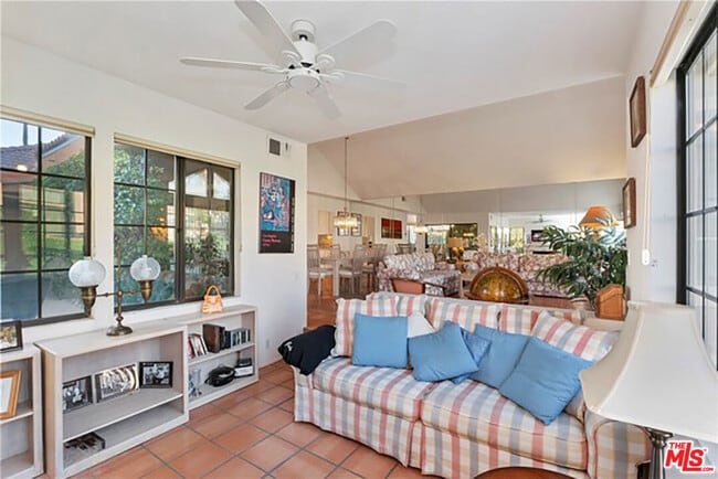 Building Photo - 8 Las Cruces Ln