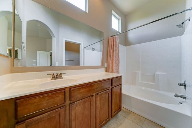 Building Photo - READY TO VIEW NOW! Beautiful Townhome in Great Location