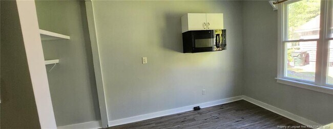 Building Photo - 233 W Barbee St